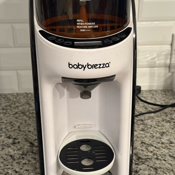 Baby Brezza Formula Pro Advanced - Black and White - Picture 1 of 2